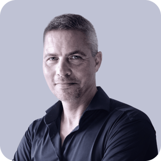 Henrik-portrait-white-1